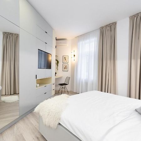Four Bedroom Apartment, Old Town Bucarest Extérieur photo