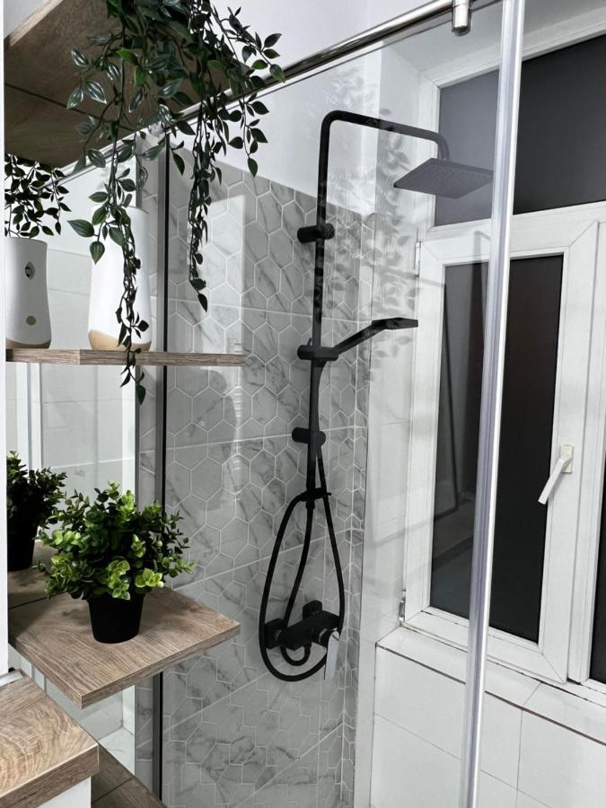 Four Bedroom Apartment, Old Town Bucarest Extérieur photo