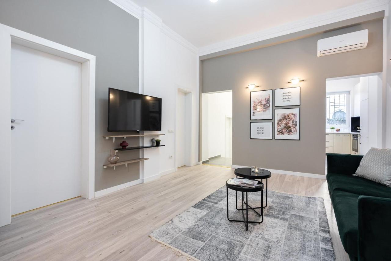 Four Bedroom Apartment, Old Town Bucarest Extérieur photo
