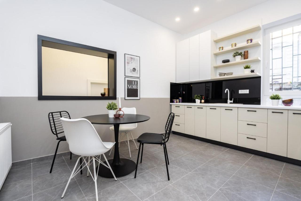 Four Bedroom Apartment, Old Town Bucarest Extérieur photo